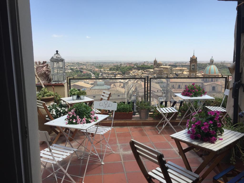 Casa Tipica Siciliana Patronale Home Bedandbreakfast Tremetrisoprailcielo Camere Con Vista, Colazione Interna In Terrazzo Panoramico Кальтаджіроне Екстер'єр фото