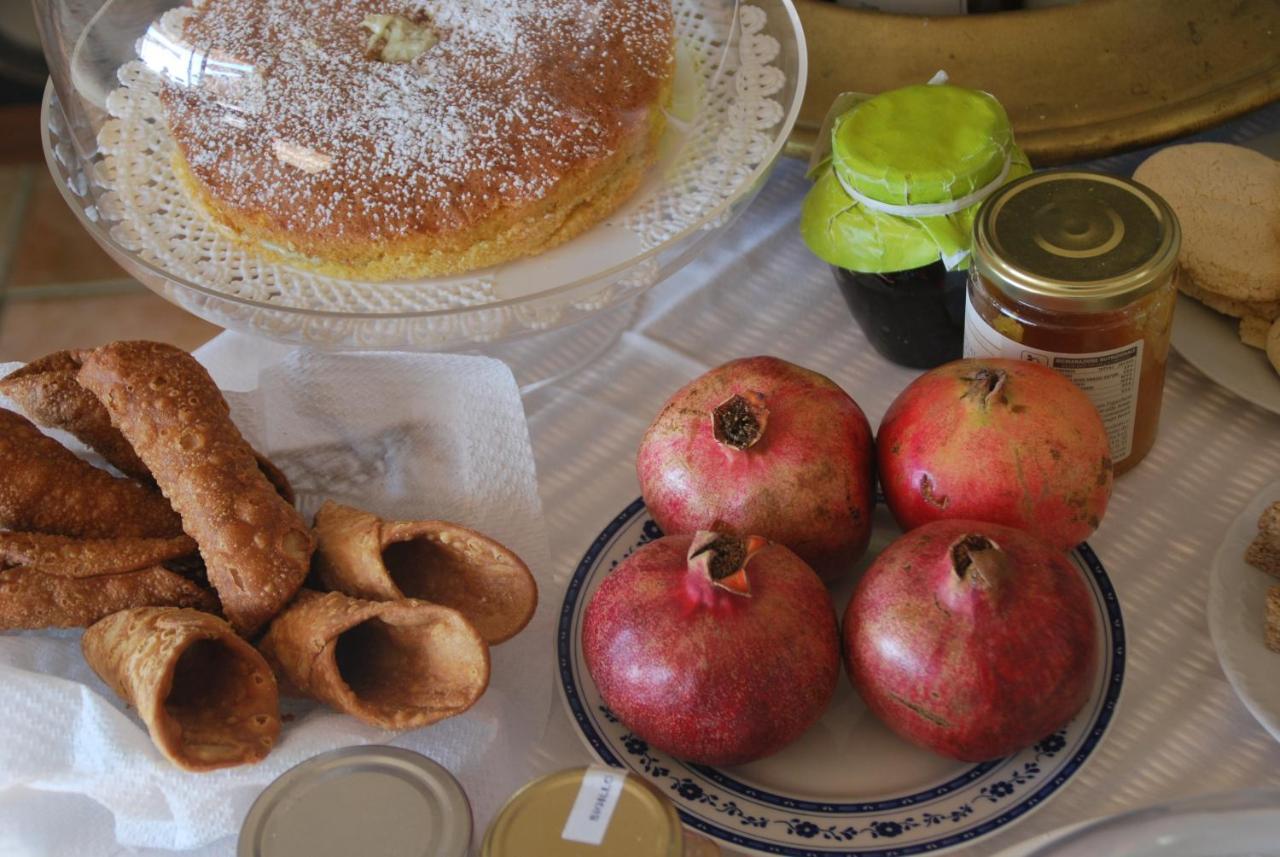 Casa Tipica Siciliana Patronale Home Bedandbreakfast Tremetrisoprailcielo Camere Con Vista, Colazione Interna In Terrazzo Panoramico Кальтаджіроне Екстер'єр фото