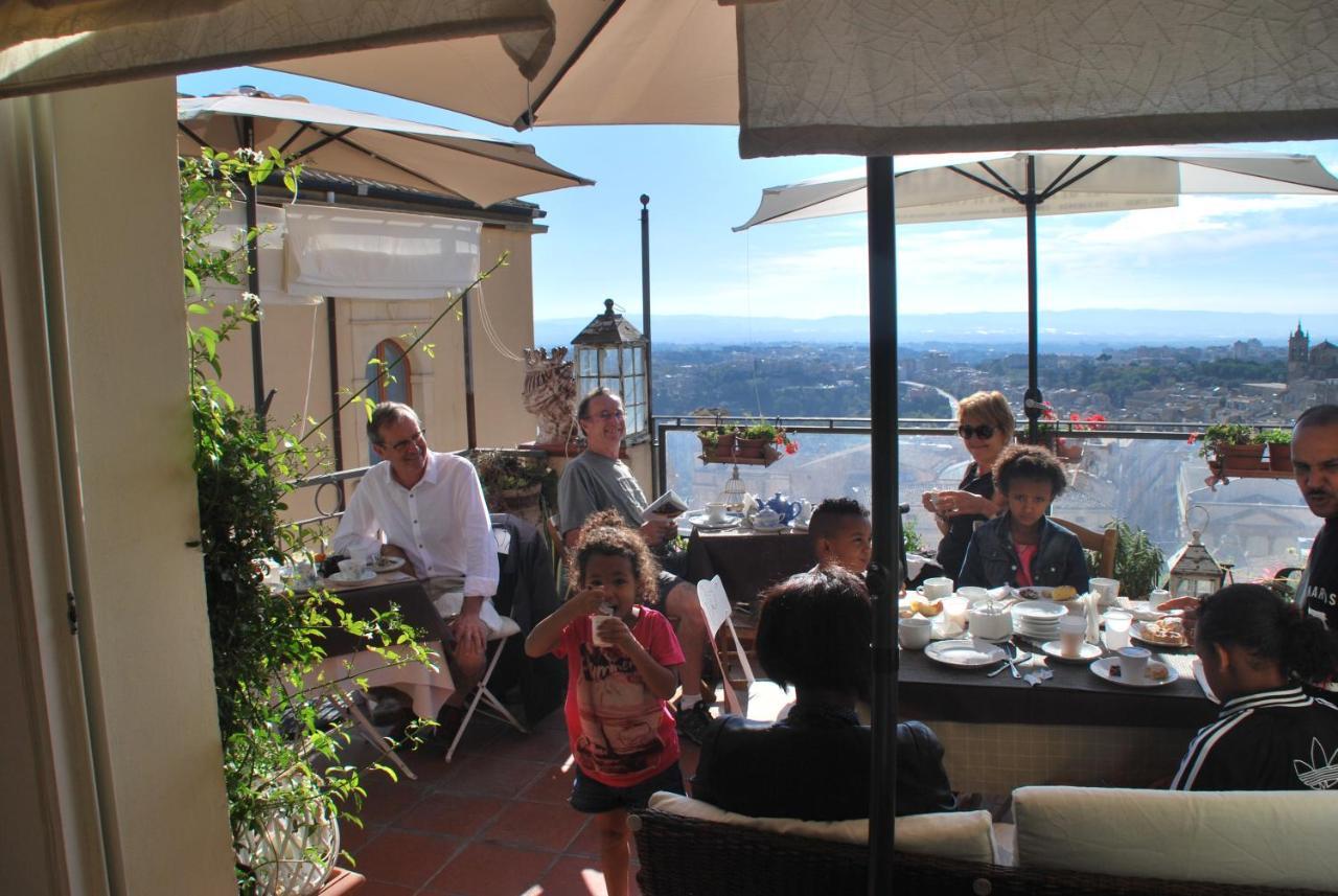 Casa Tipica Siciliana Patronale Home Bedandbreakfast Tremetrisoprailcielo Camere Con Vista, Colazione Interna In Terrazzo Panoramico Кальтаджіроне Екстер'єр фото