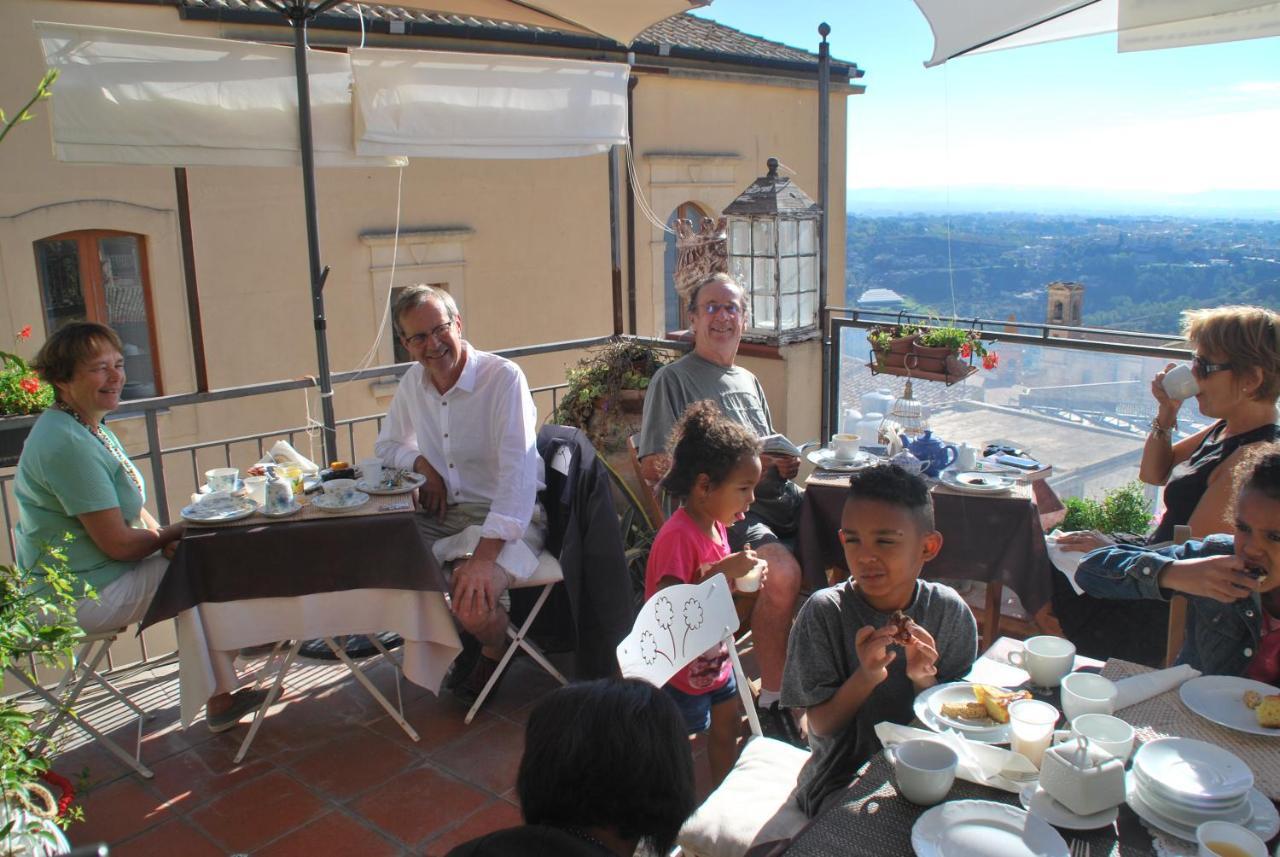 Casa Tipica Siciliana Patronale Home Bedandbreakfast Tremetrisoprailcielo Camere Con Vista, Colazione Interna In Terrazzo Panoramico Кальтаджіроне Екстер'єр фото