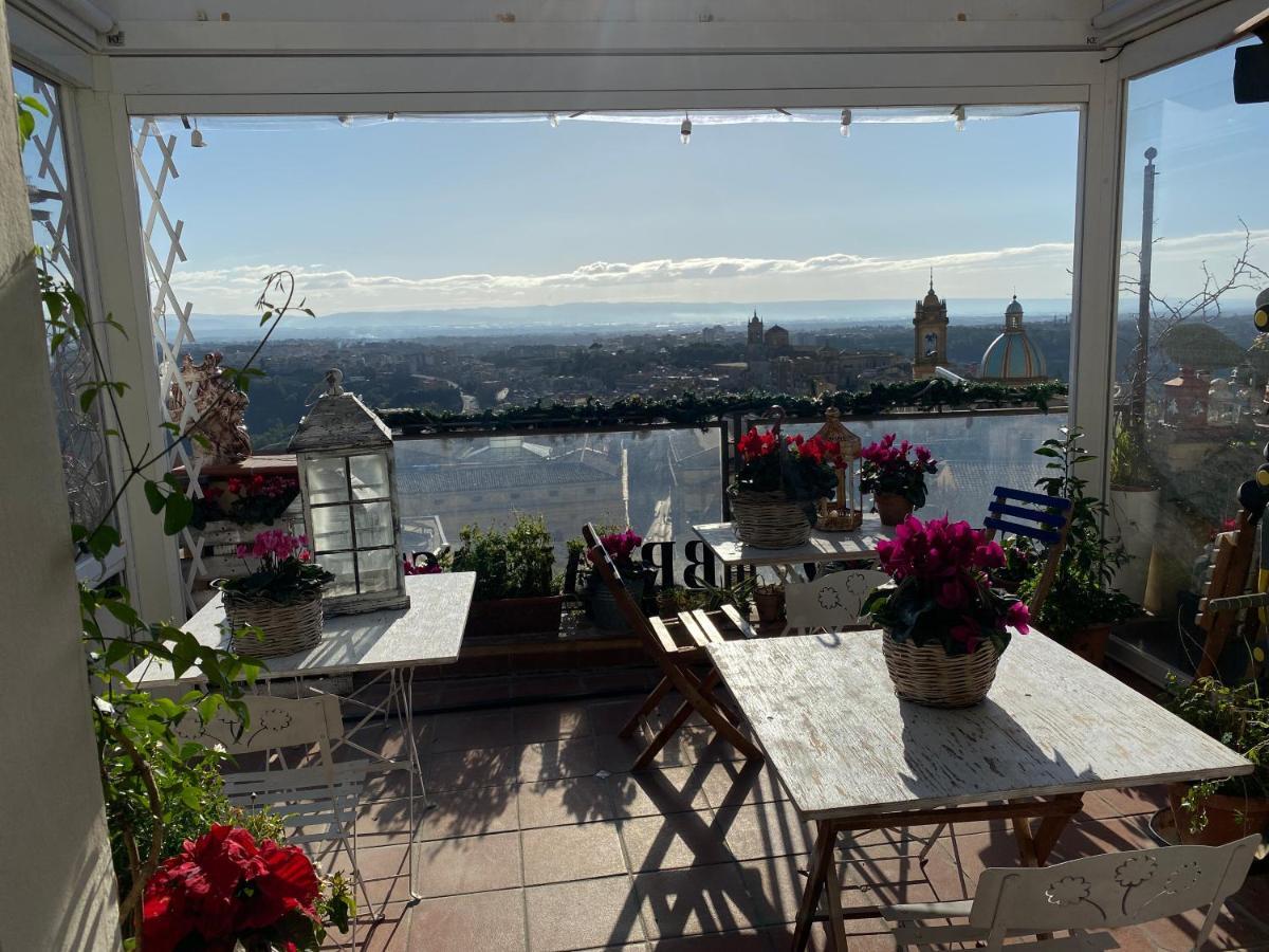 Casa Tipica Siciliana Patronale Home Bedandbreakfast Tremetrisoprailcielo Camere Con Vista, Colazione Interna In Terrazzo Panoramico Кальтаджіроне Екстер'єр фото